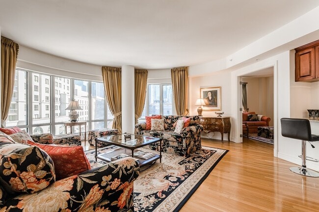 Building Photo - 2000 Drummond St