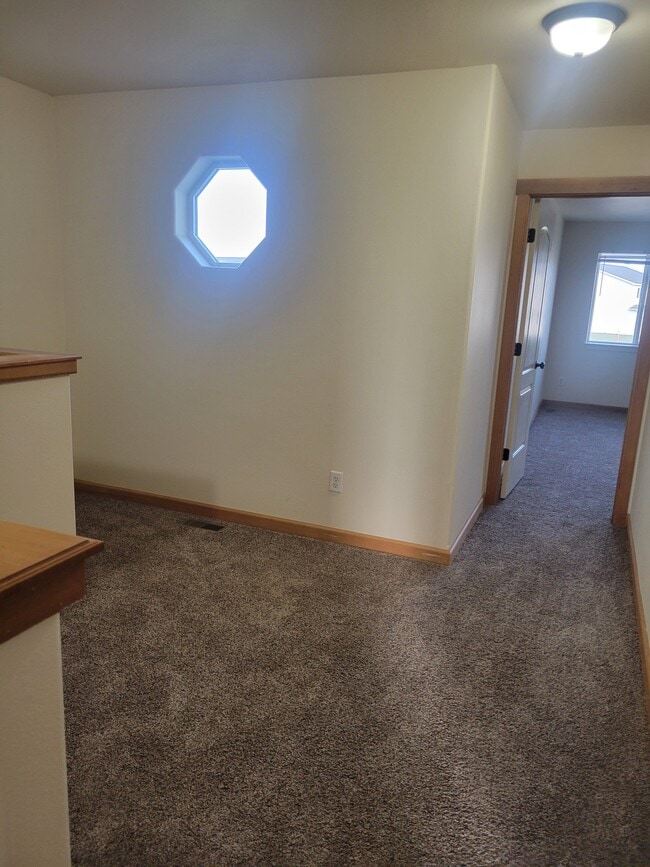Building Photo - 342 Adeline Dr