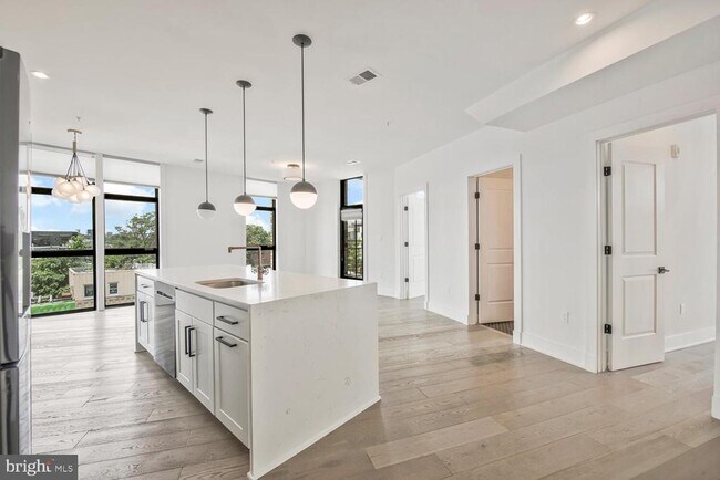 Foto del edificio - 1402 H St NE
