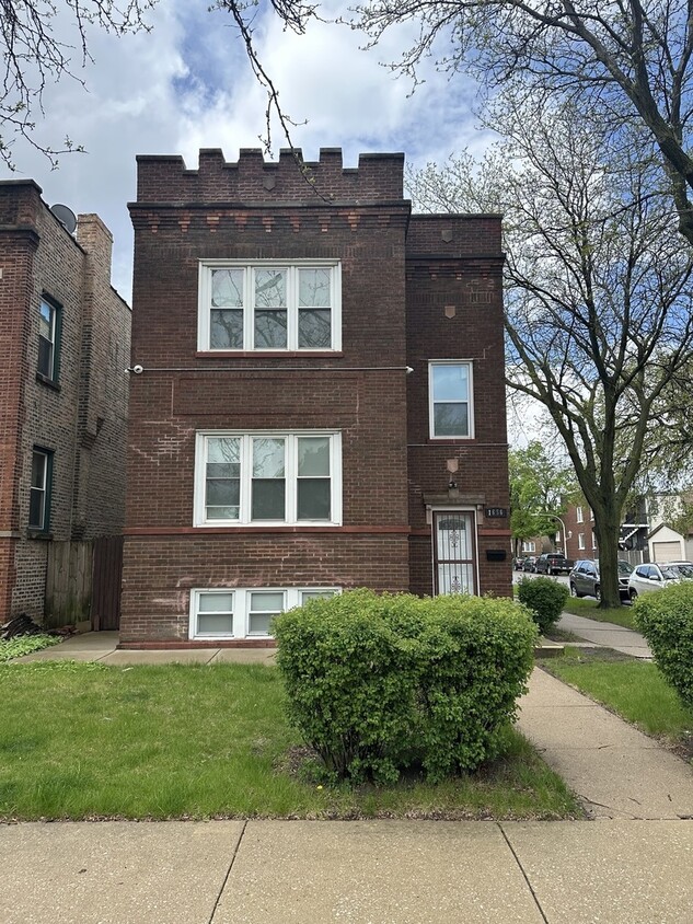 Primary Photo - 1656 N Monitor Ave
