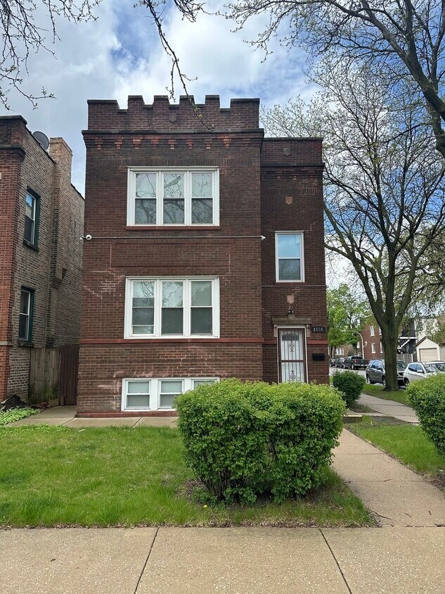 Foto principal - 1656 N Monitor Ave