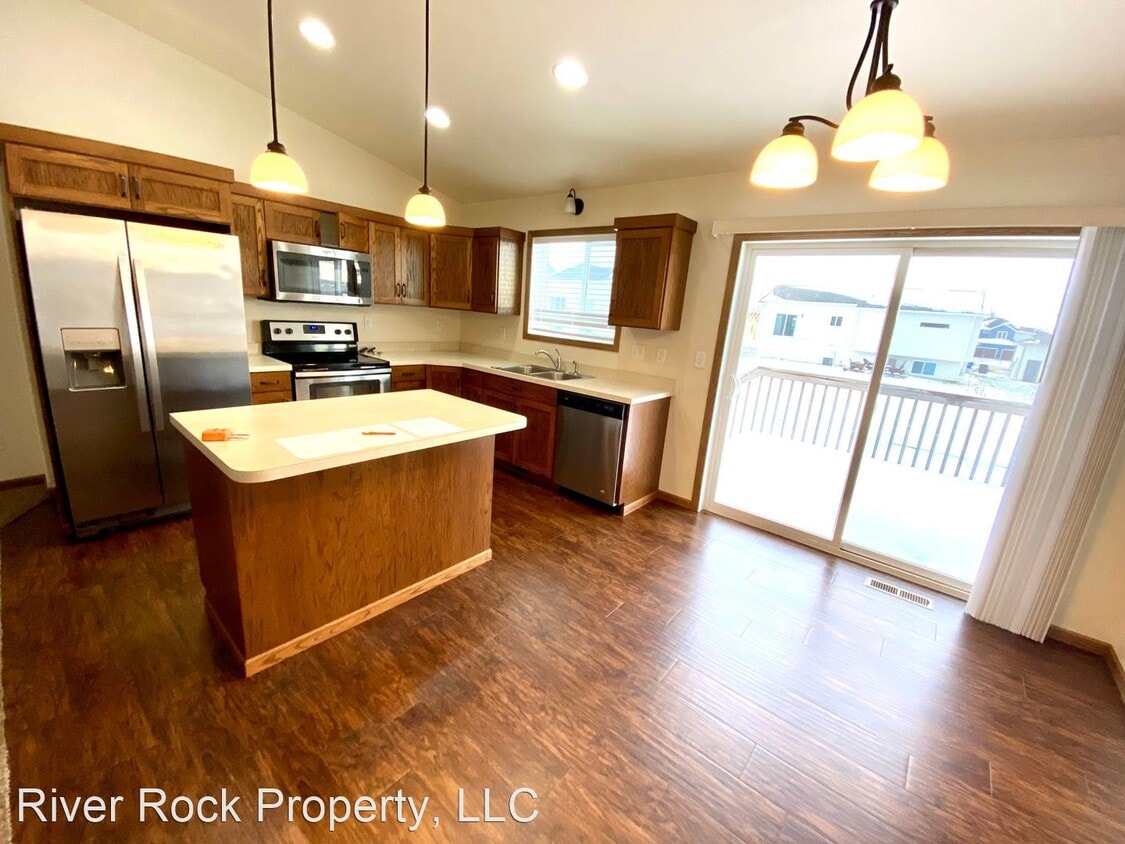 3 br, 2 bath House 6280 59th Ave S House Rental in Fargo, ND