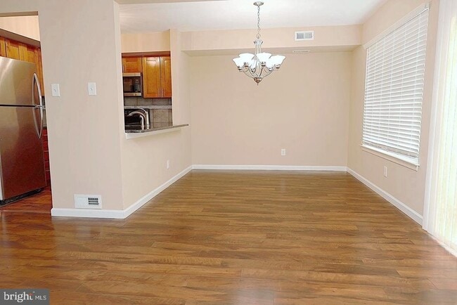 Building Photo - 13 5 Crown Royal Cir