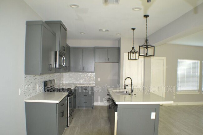 Building Photo - 9837 Fabiola Dr
