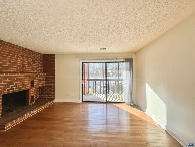 Foto del edificio - 114 Turtle Creek Rd