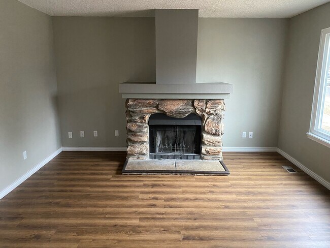 Building Photo - 6225 Desoto Dr