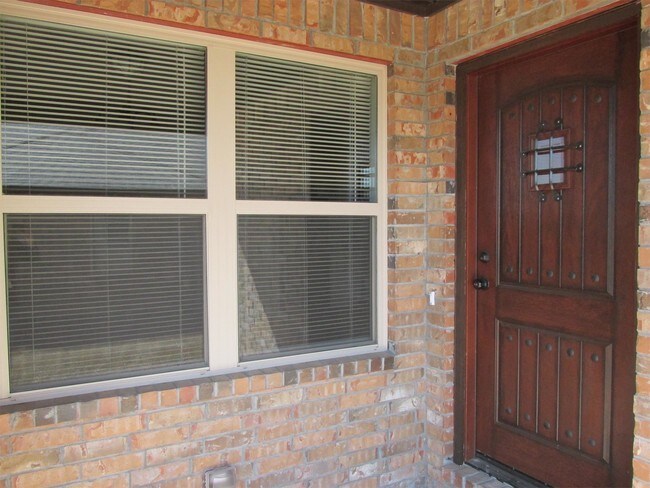 Photo - 1111 Springhill Road