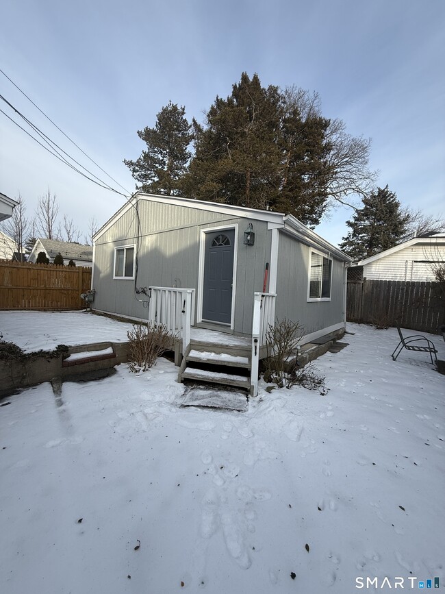 Building Photo - 20 Ponus Ave