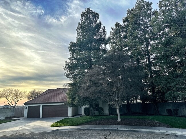 Building Photo - 2322 E Murray Ct