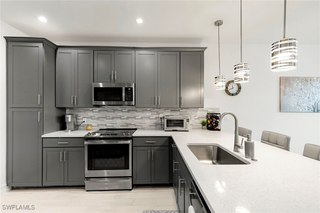 Foto principal - 7555 Rockefeller Dr