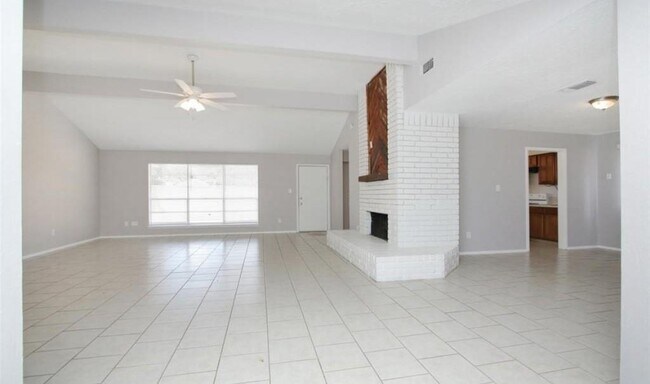 Building Photo - 13402 Oak Ledge Dr