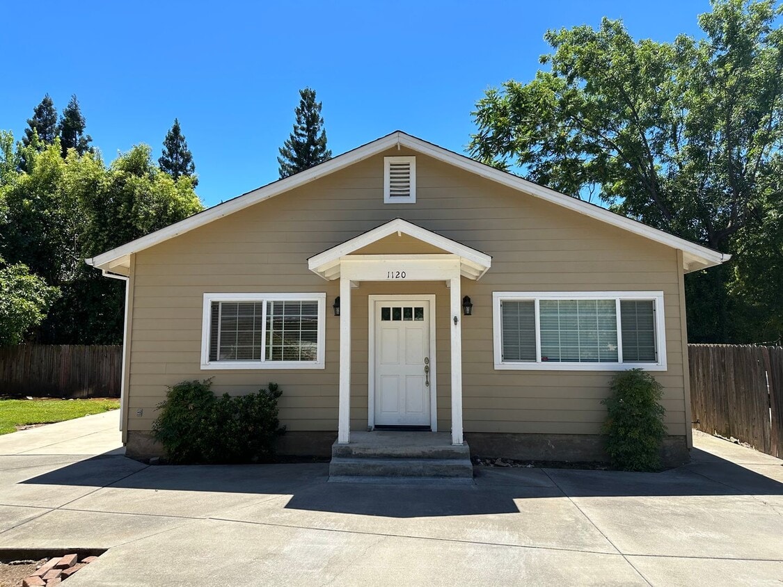 Primary Photo - Charming 2 bed 1 bath home with modern ame...