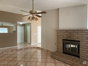 Building Photo - 716 Round Table Dr