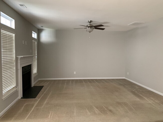 Building Photo - 152 N Arcadian Way