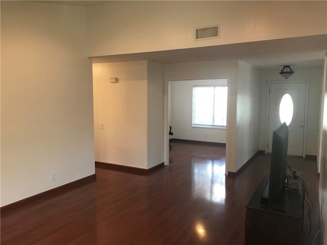 Foto del edificio - 11266 Ramway Rd