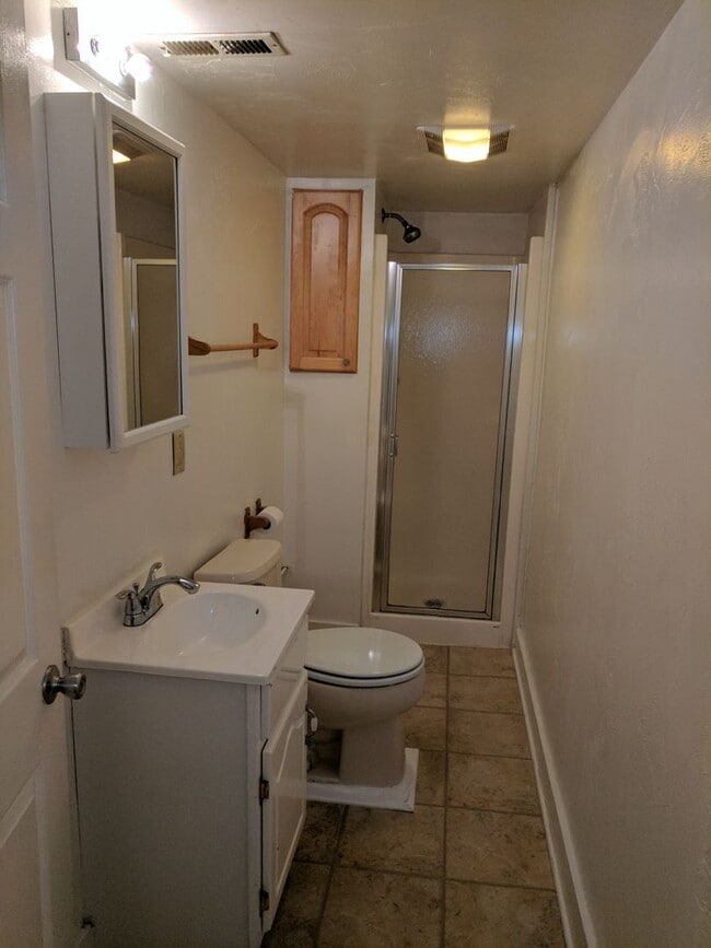 Photo - Cozy 2 Bedroom Apartment with Backyard Patio and Central Air Conditioning in South Side, Pittsbur...