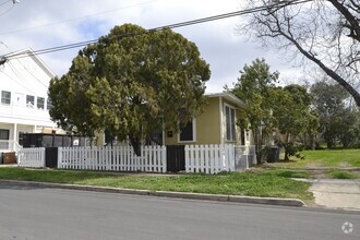 Building Photo - 1722 N Pine St