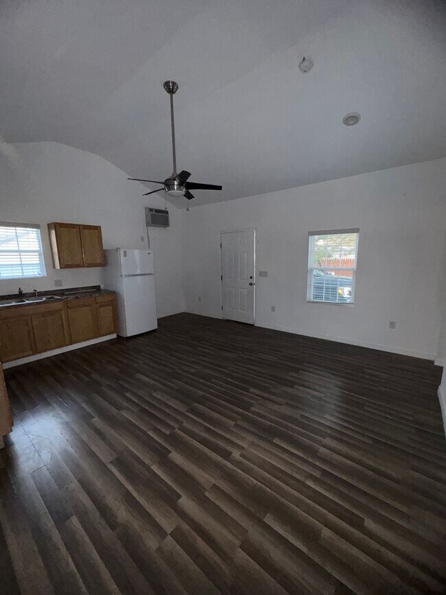 Foto del edificio - 213 S Ave E