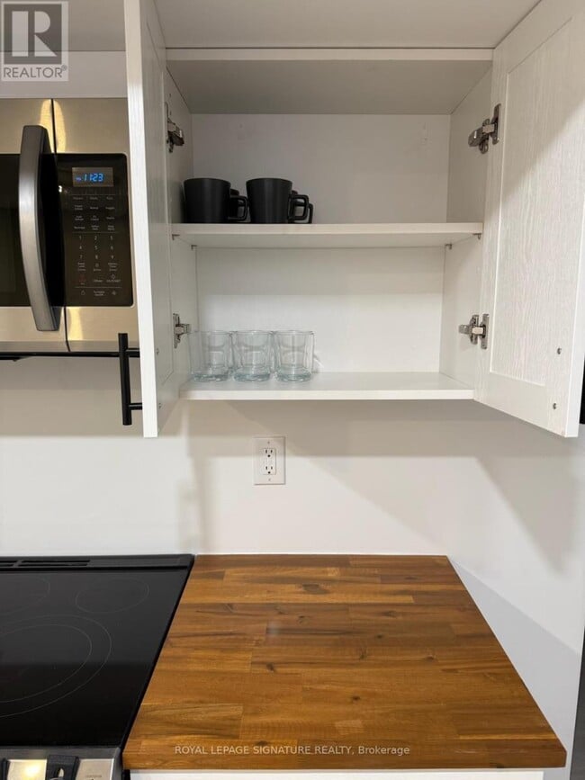 Photo du bâtiment - 357 Rossland Rd E