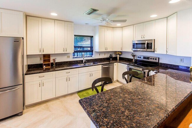 Building Photo - 7368 Killarney Dr