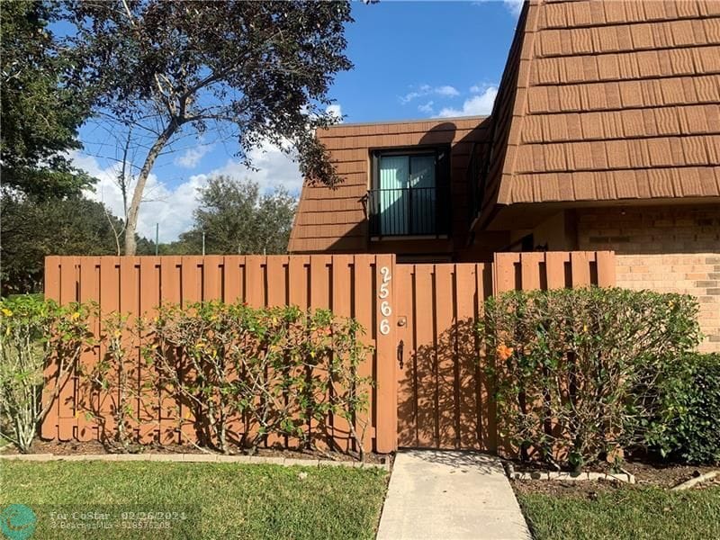Foto principal - 2566 Camelot Ct