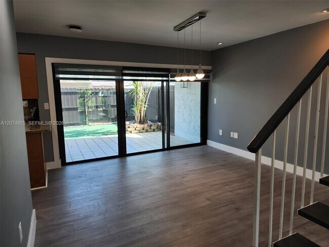 Building Photo - 6518 Kendale Lakes Dr
