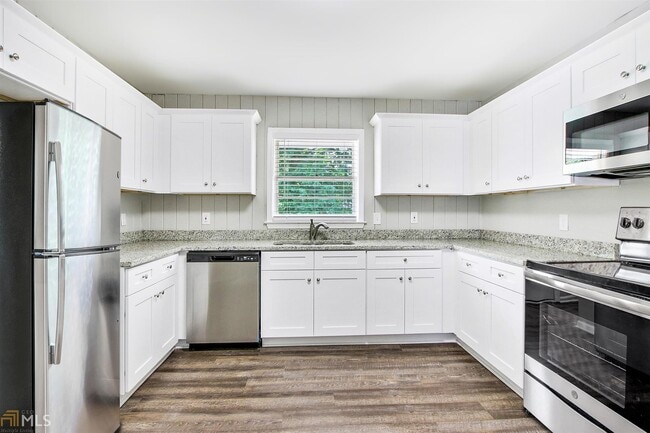 Building Photo - 970 Burnt Hickory Dr SW