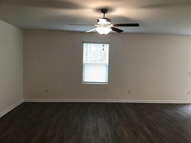 Building Photo - Dogwood Dr.