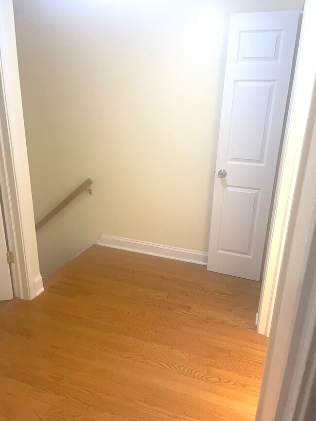 Foto del edificio - 1816 Bromley Ct