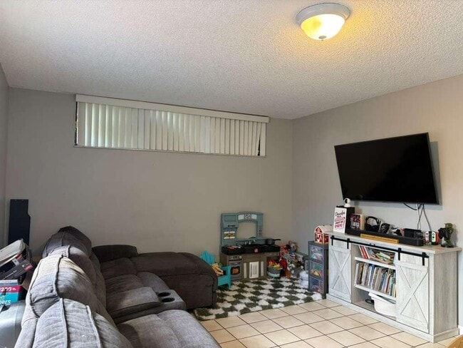 Building Photo - 8182 Thames Blvd