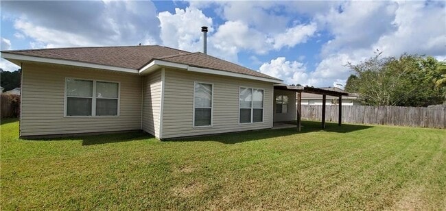 Building Photo - 2112 Summertree Dr