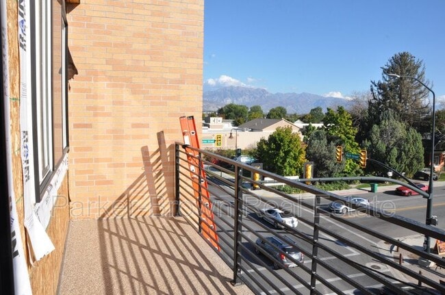 Building Photo - 24 W Main St