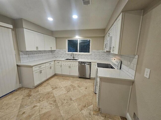 Foto del edificio - 17210 Cutter Way