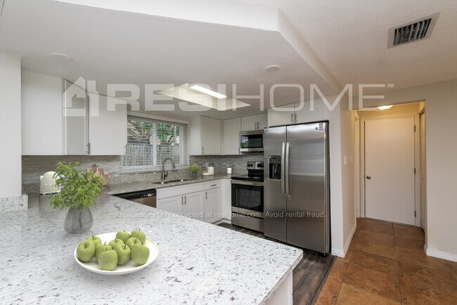 Building Photo - 7005 Brentwood Dr