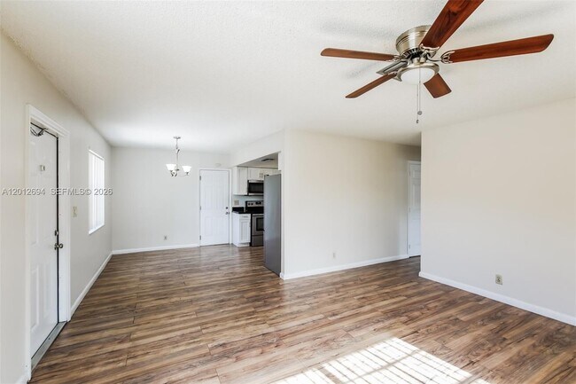 Foto del edificio - 7306 SW 3rd Ct