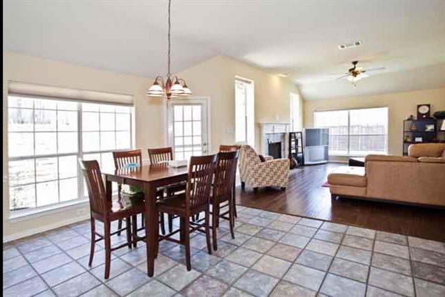 Foto del edificio - 9702 Valley Lake Ct
