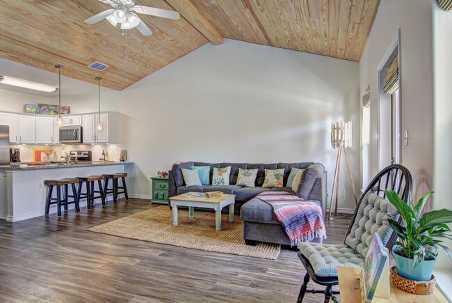 Building Photo - 1813 Eleventh Street-SI ID1023289P