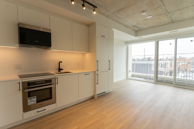 Building Photo - 689-689 The Queensway