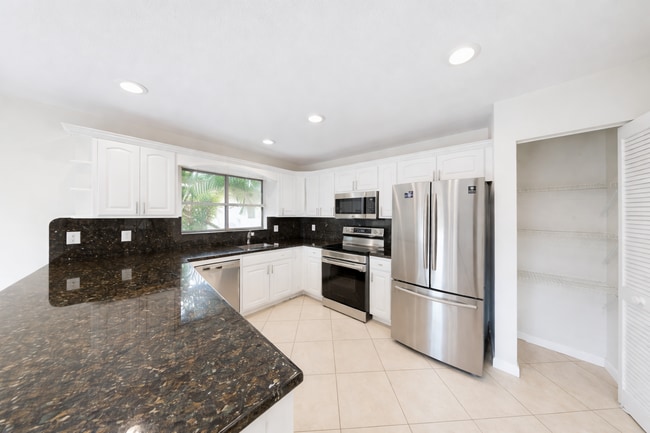 Building Photo - 609 White Water Dr