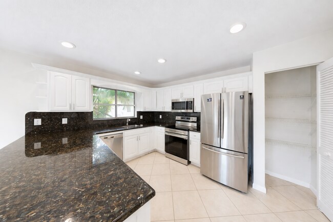 Foto del edificio - 609 White Water Dr