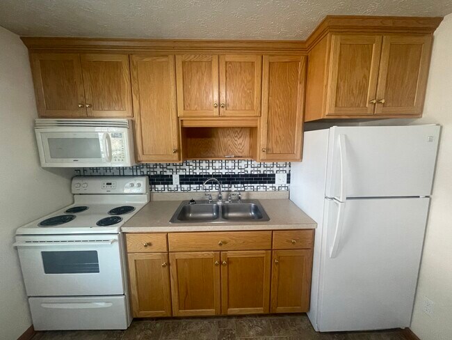 Kitchen - 93 High View Plz