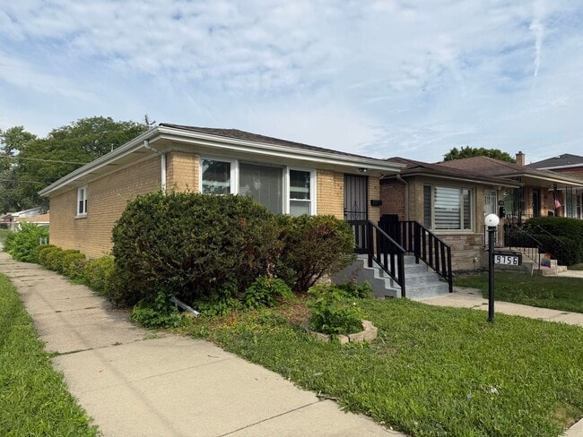 Building Photo - Updated 3-Bedroom Home with Rear Parking