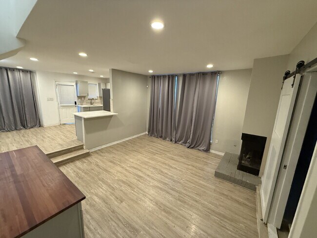 Foto del edificio - 7522 Holly Hill Dr
