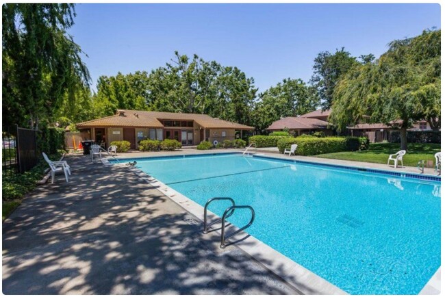 Community pool and club house. This unit has private access to the pool from patio. - 233 Red Oak Dr E
