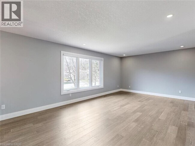 Building Photo - 35 Innisbrook Dr