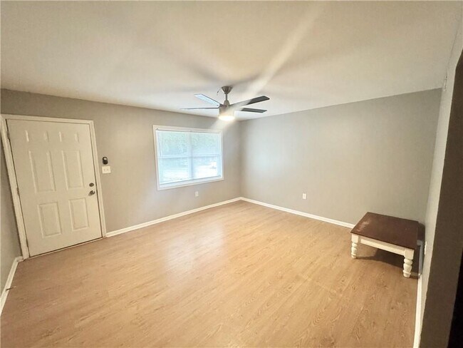 Foto del edificio - 6325 Raymond Terrace