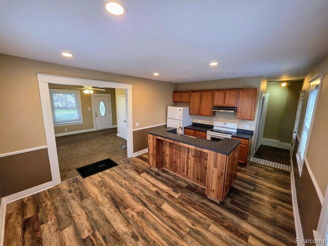 Building Photo - 71271 McVicar Rd