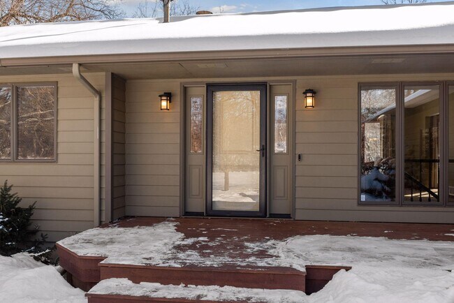 Building Photo - 4601 Fairhills Rd W