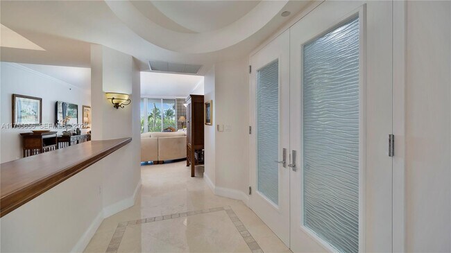 Foto del edificio - 791 Crandon Blvd