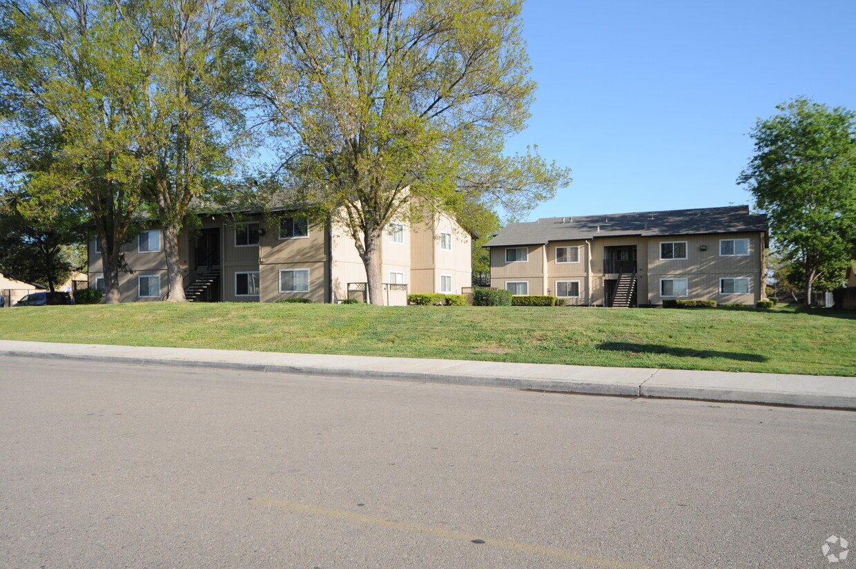 Foto del edificio - Meredith Manor Apartments